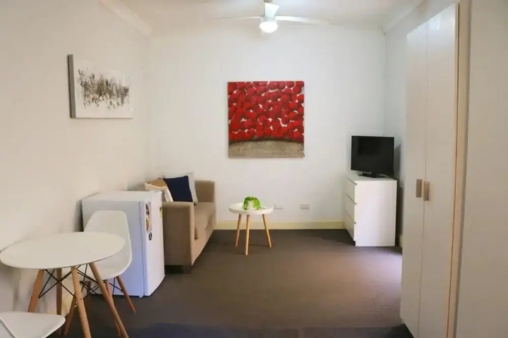 Room 4 of 11