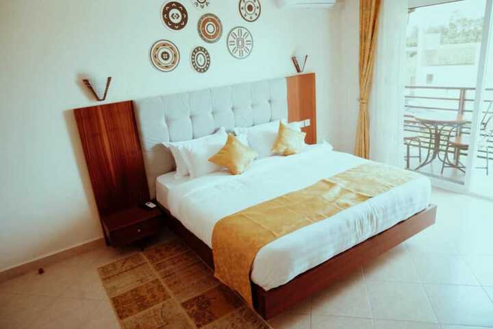 Room 10 of 37