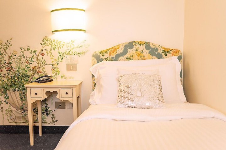 Room 5 of 35