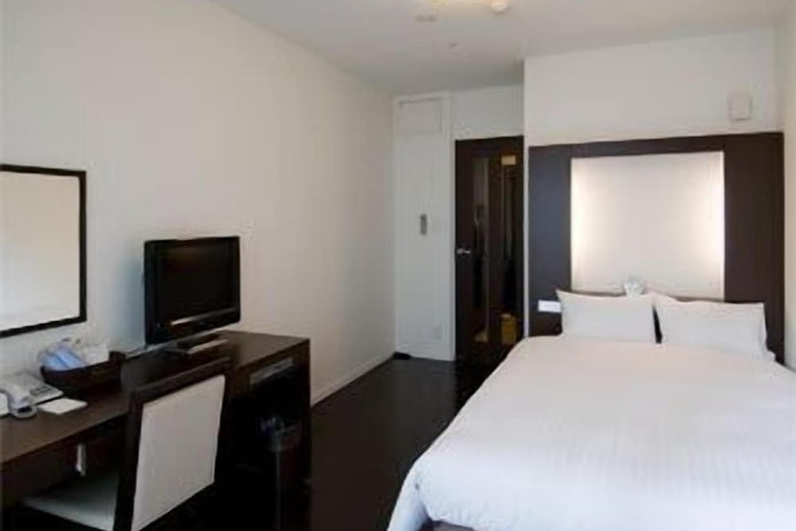 Room 6 of 42