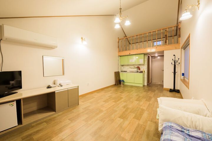 Room 25 of 40