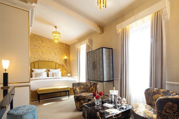 Room 21 of 40