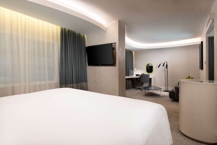 Room 33 of 113