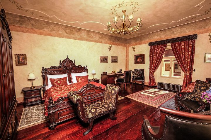 Room 28 of 183