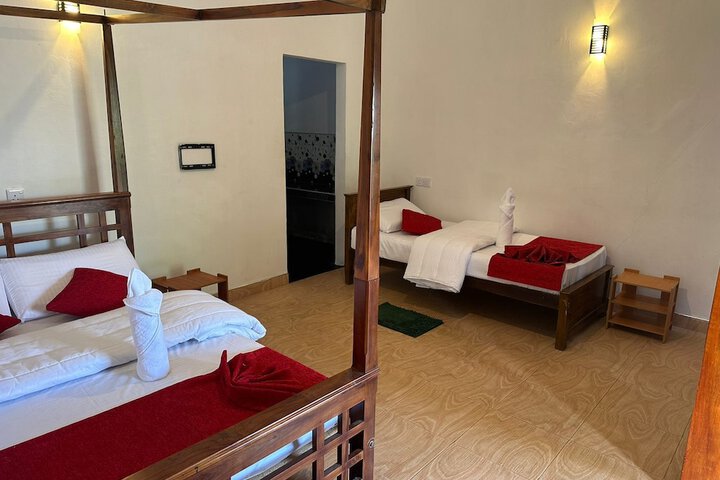 Room 6 of 10