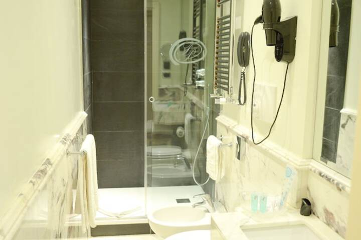 Room 64 of 185