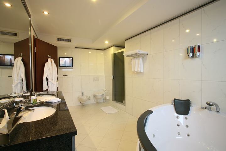 Room 42 of 67