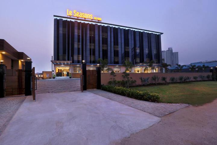 Le Seasons Park
