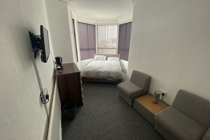 Room 4 of 32