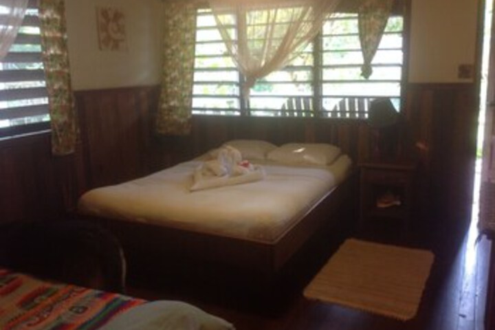 Room 9 of 12
