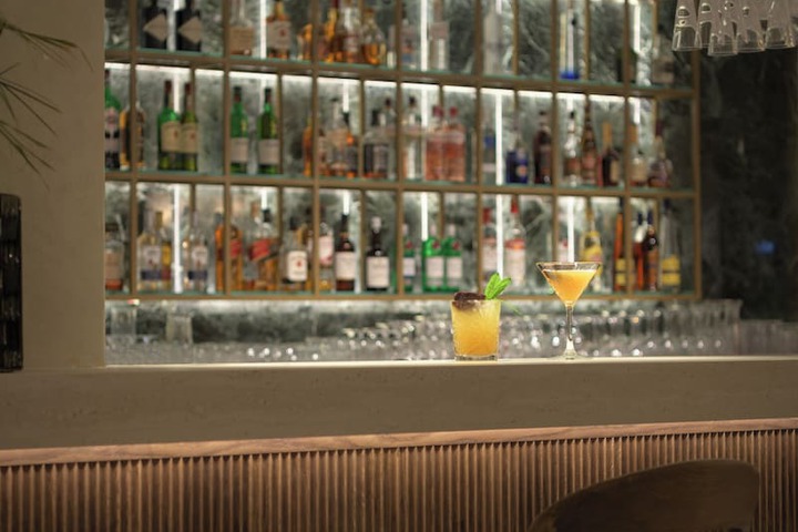 Lounge 75 of 91
