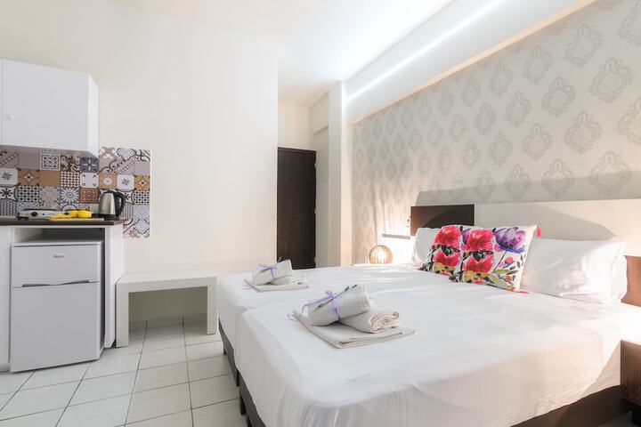 Room 3 of 89