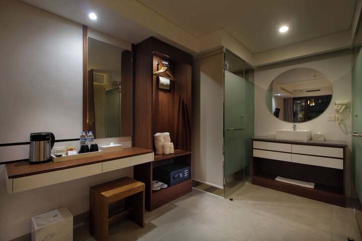 Room 4 of 52