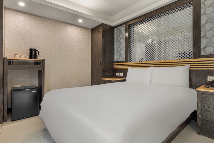 Room 33 of 100