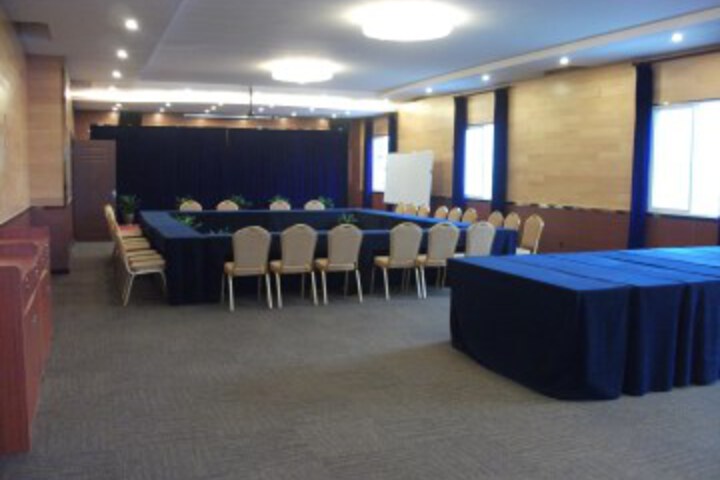 Room 5 of 8