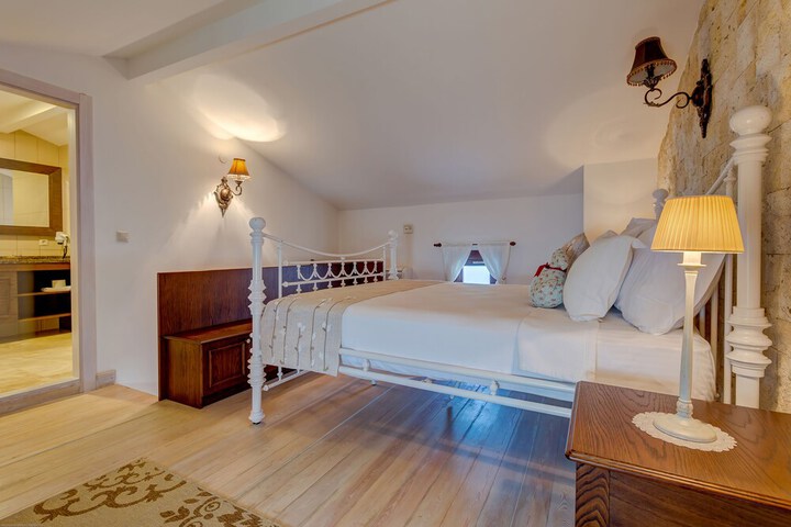 Room 11 of 53