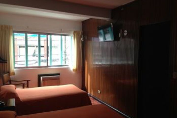 Room 5 of 10