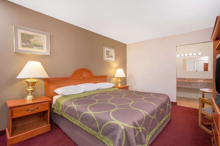 Room 10 of 24