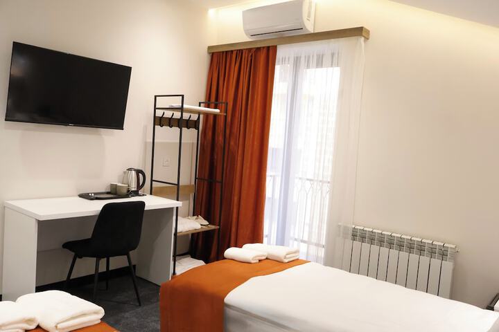 Room 13 of 20
