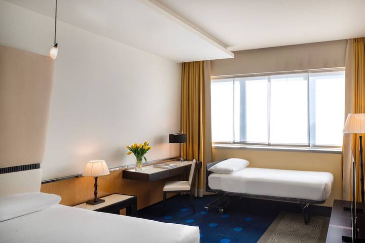 Room 32 of 65