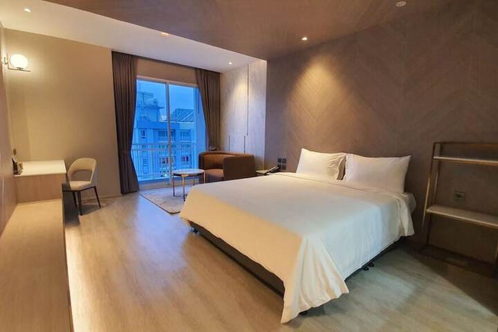 Room 17 of 64