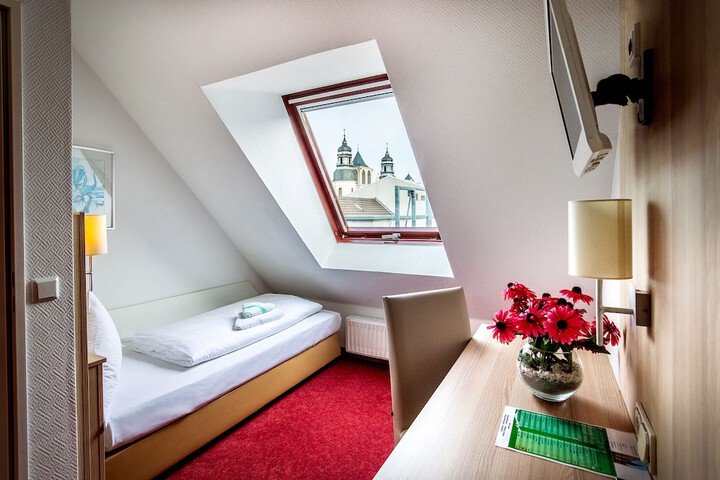 Room 3 of 39
