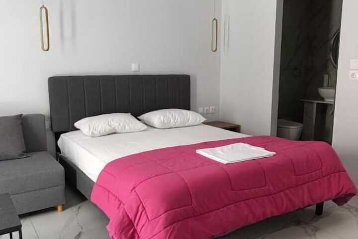 Room 6 of 28