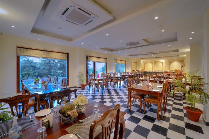 Dining 59 of 88