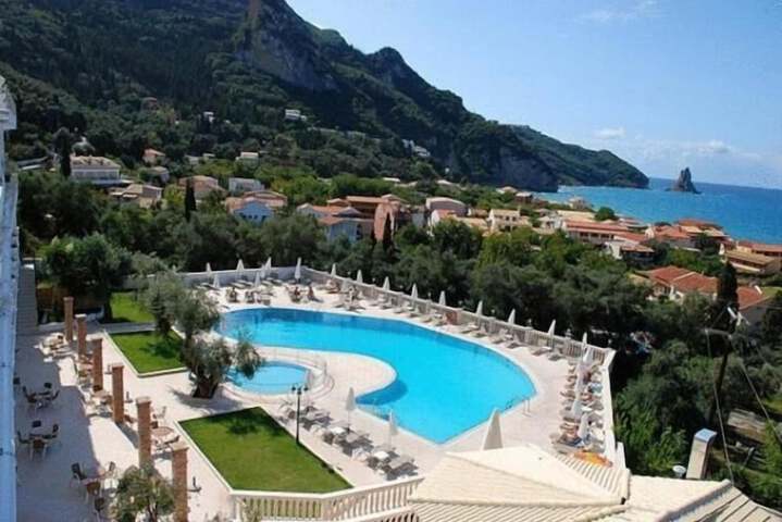 Hotel Pool