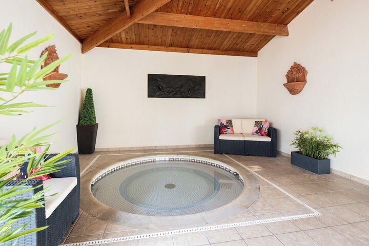 Pool Hotel