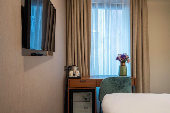 Room 25 of 64