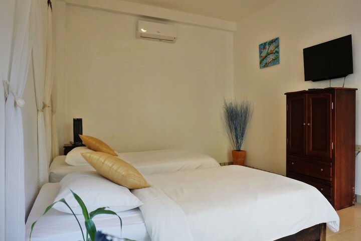 Room 10 of 127