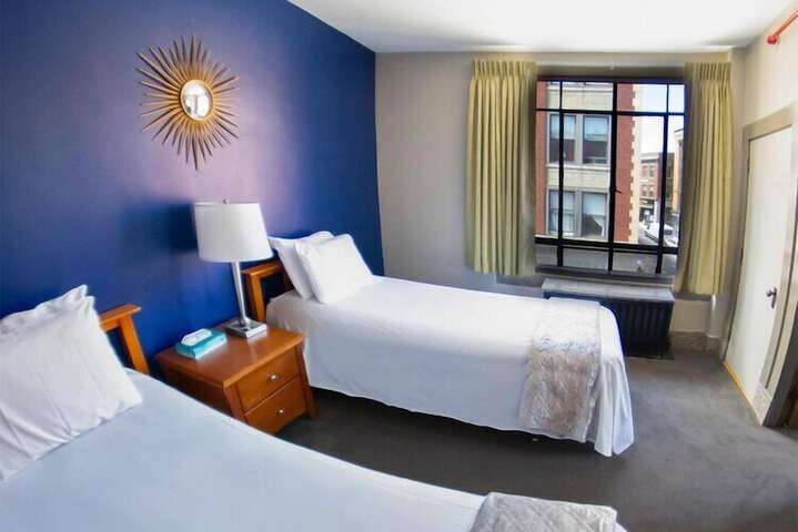Interior Economy Queen Bed Pet Friendly (25 of 47)