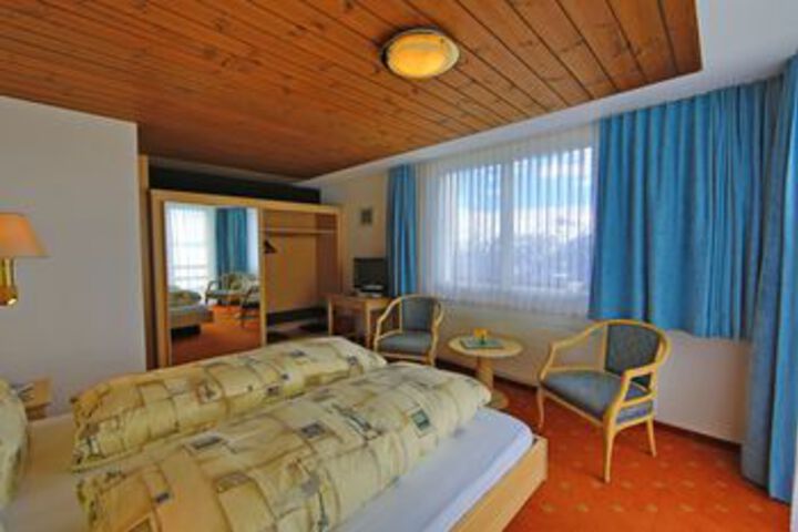Room 16 of 73