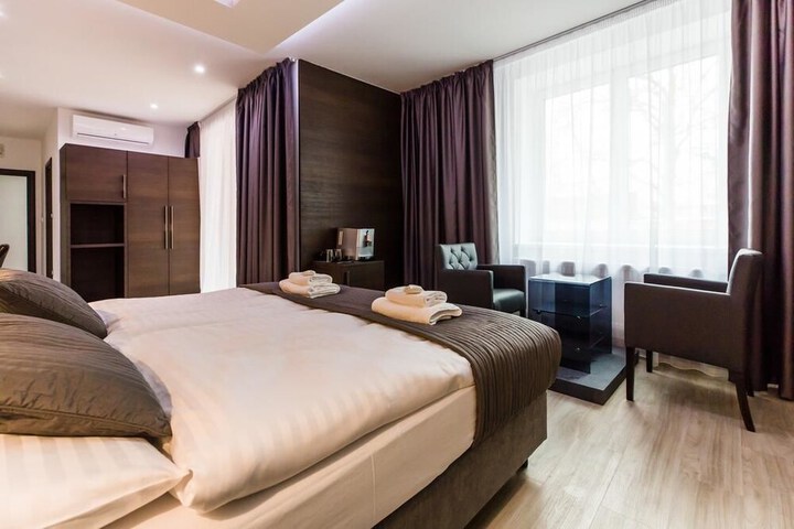 Room 3 of 32
