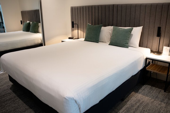 Room 6 of 25