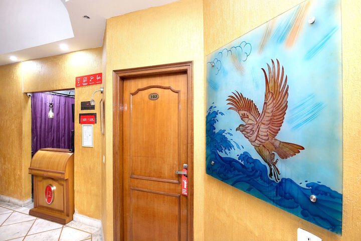 OYO 16376 Hotel Paras