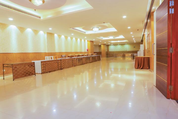 Ballroom/Hall 73 of 80