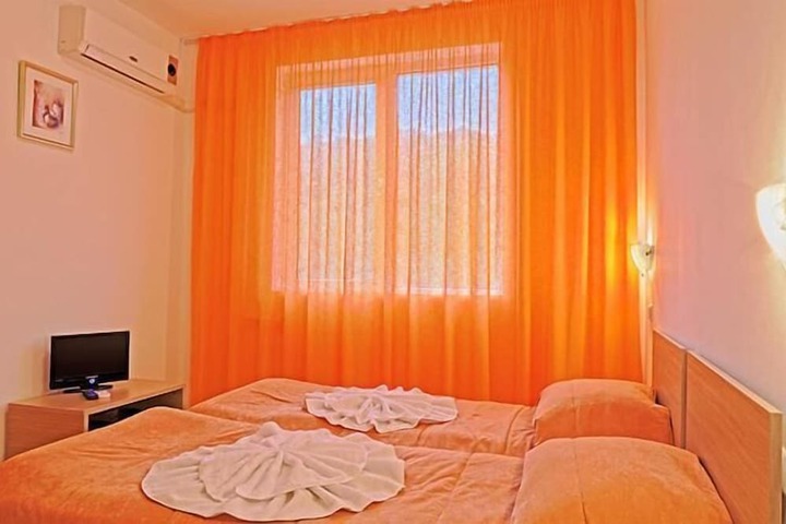 Room 2 of 52