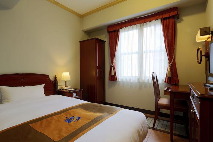 Room 18 of 40