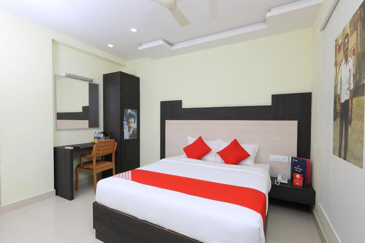 Room 5 of 12
