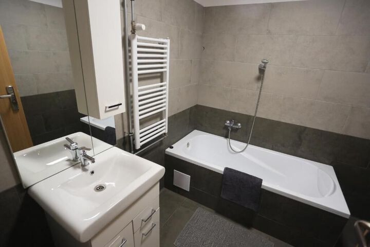 Room 8 of 87