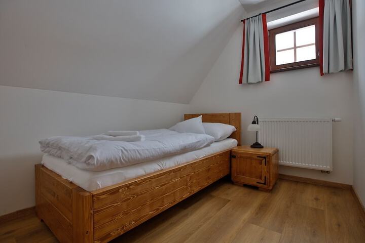 Room 3 of 47