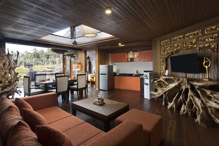 Room 35 of 83