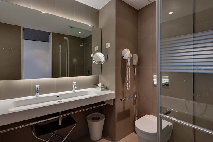 Room 40 of 120