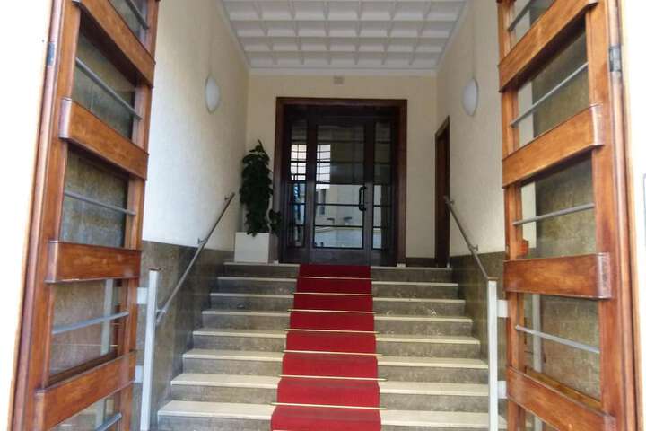 Hotel Entry