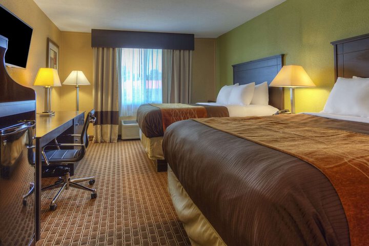 2 Queen Beds (5 of 11)