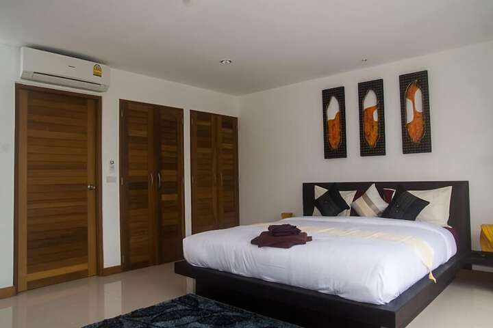 Room 30 of 76