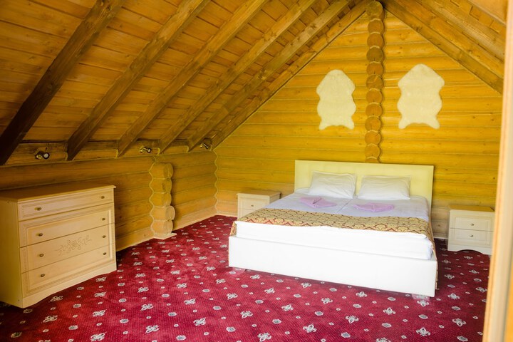 Room 9 of 79