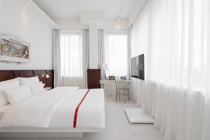Room 10 of 82